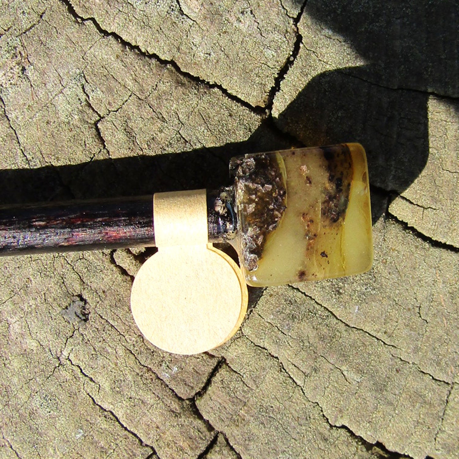 Haarnadel aus Holz mit Bernsteinwürfel, ein Unikat