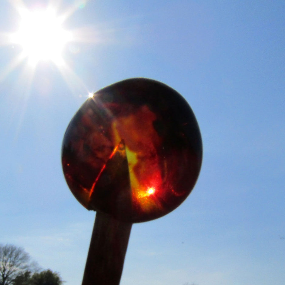 Handgefertigte Haarnadel aus Holz mit Bernsteinunikat
