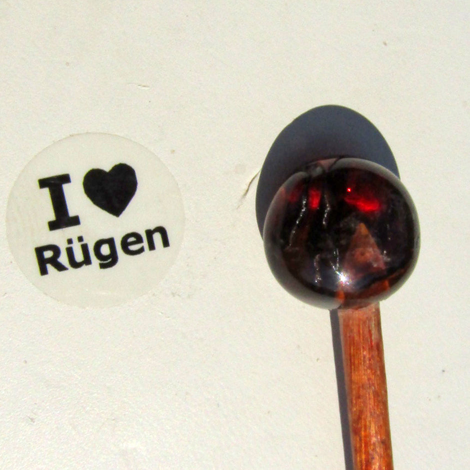 Handgefertigte Haarnadel aus Holz mit Bernsteinunikat