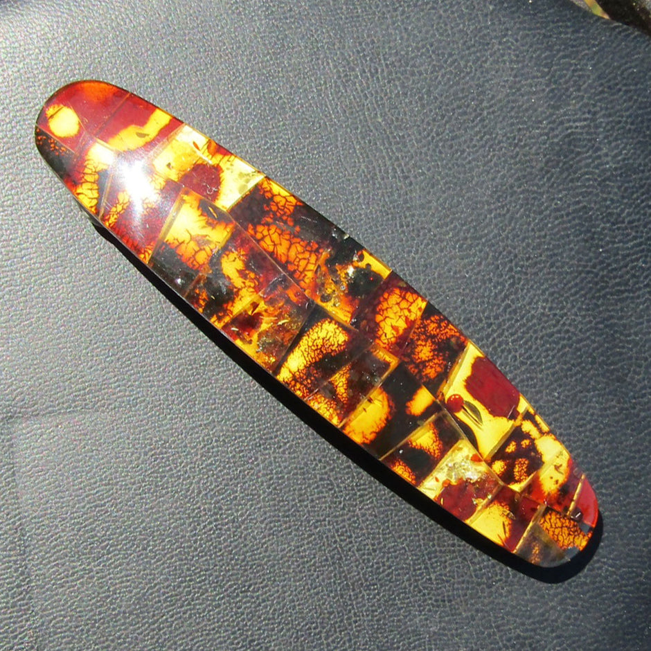 Einzigartige Haarspange aus buntem Bernstein