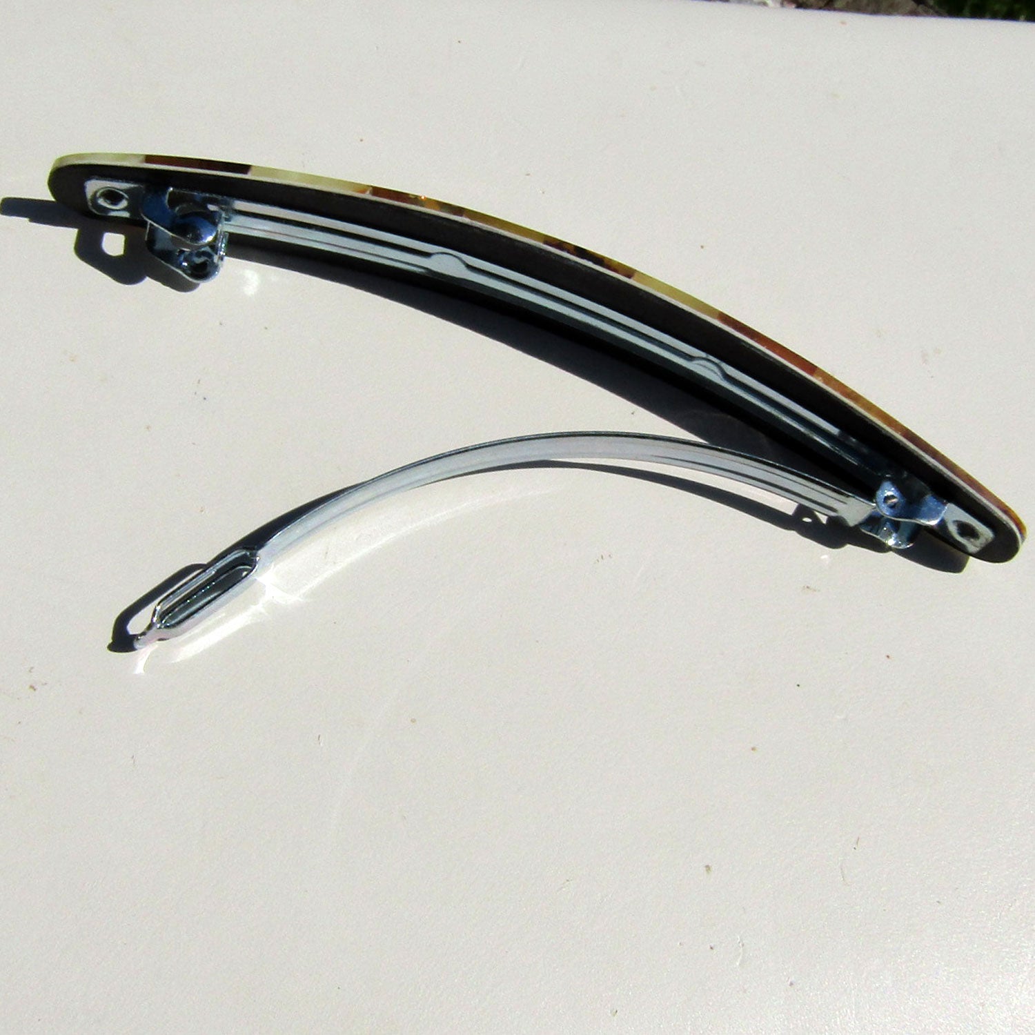 Haarspange aus flachem Bernstein, farbenfroh und einzigartig