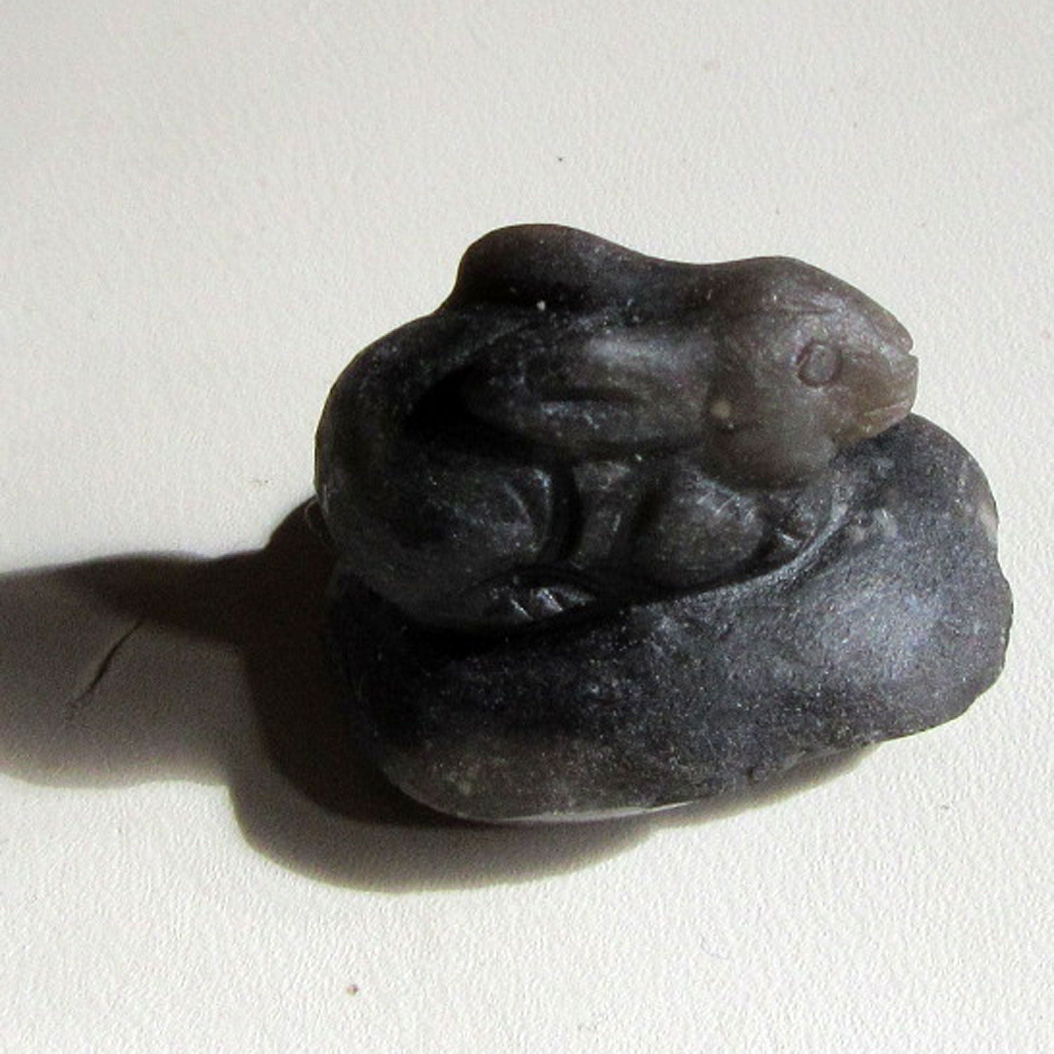 Hase aus Feuerstein, handgeschnitten, Einzelstück
