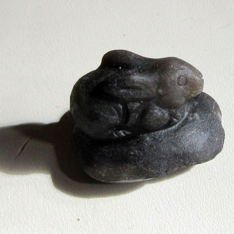 Hase aus Feuerstein, handgeschnitten, Einzelstück