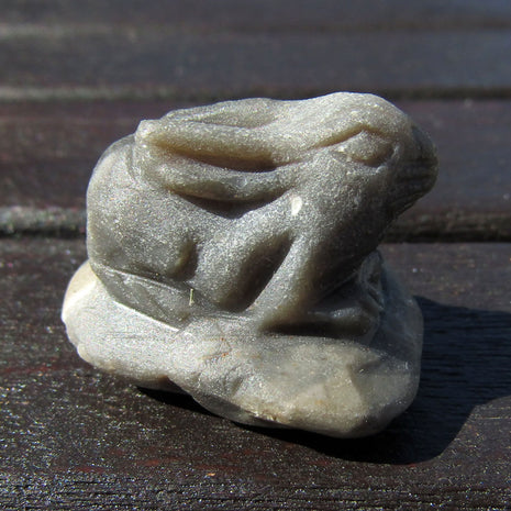 Einzelstück: Hase aus Feuerstein, handgeschnitten
