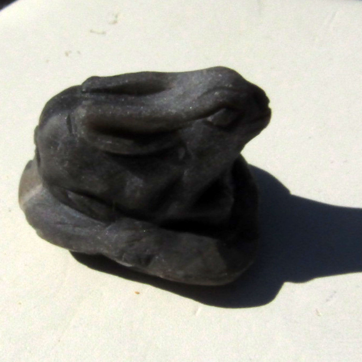 Einzelstück: Hase aus Feuerstein, handgeschnitten