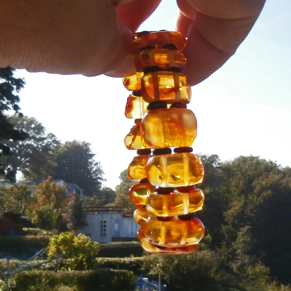 Einzigartiges Herrenarmband aus handverlesenen Bernsteinen