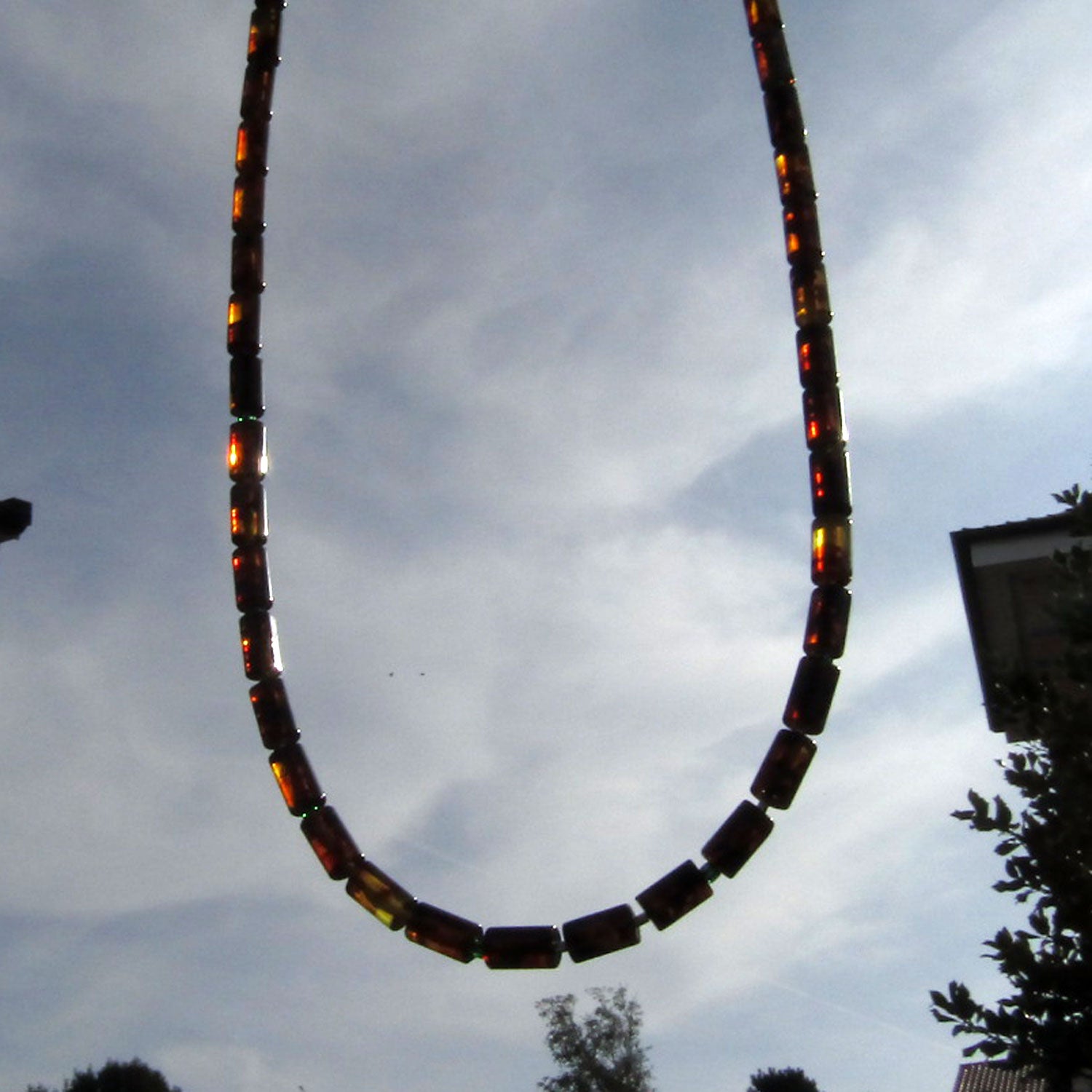 Collier aus polierten Bernsteinwalzen mit Silber und Glasperlen