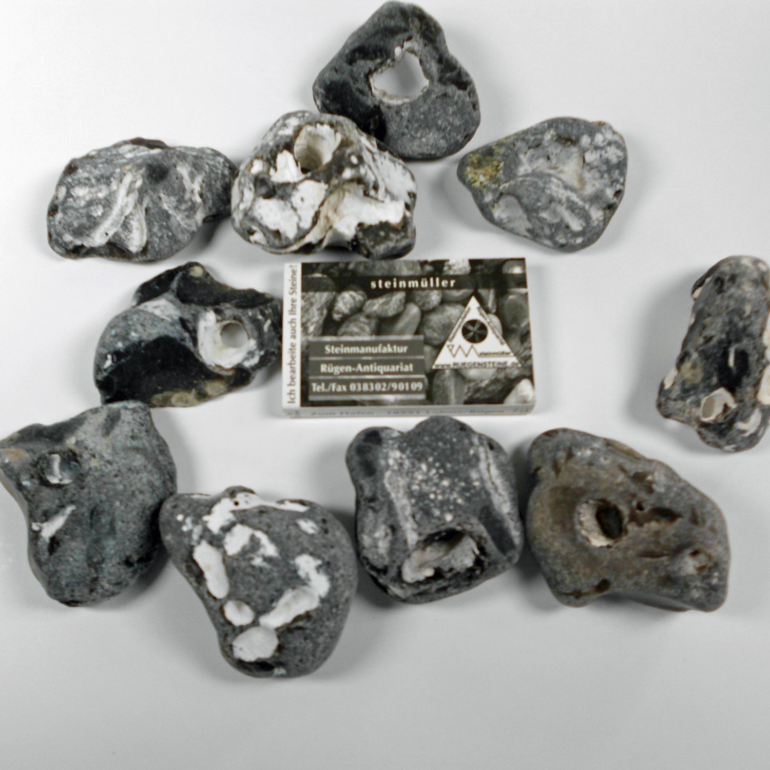 Hühnergott Lochstein unpoliert – Glücksbringer von Rügen