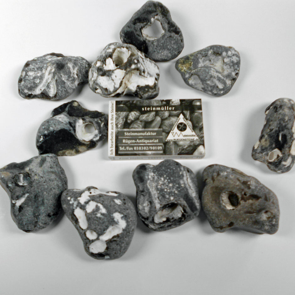 Hühnergott Lochstein unpoliert – Glücksbringer von Rügen