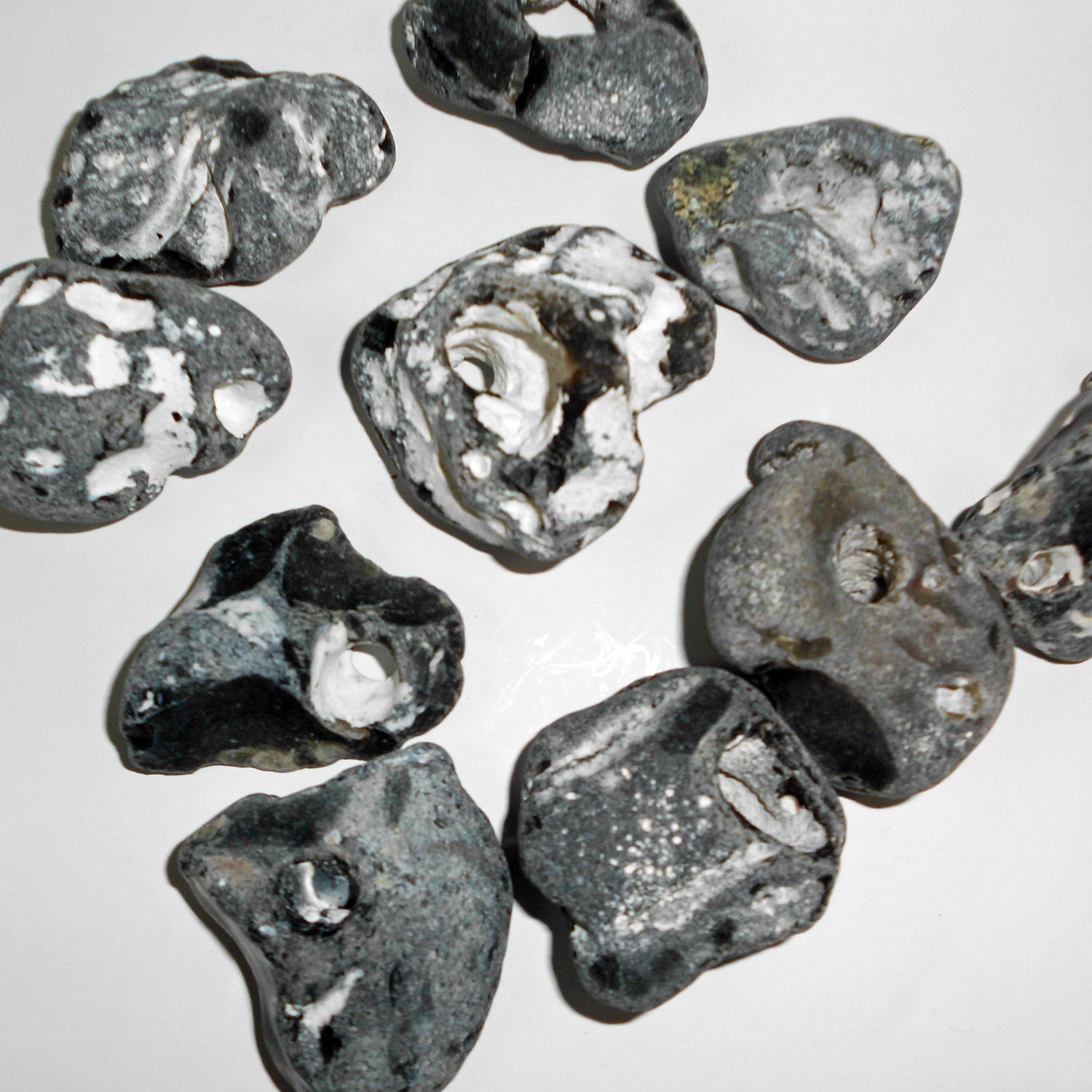 Hühnergott Lochstein unpoliert – Glücksbringer von Rügen