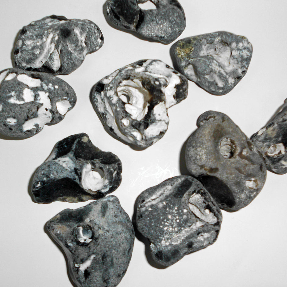 Hühnergott Lochstein unpoliert – Glücksbringer von Rügen