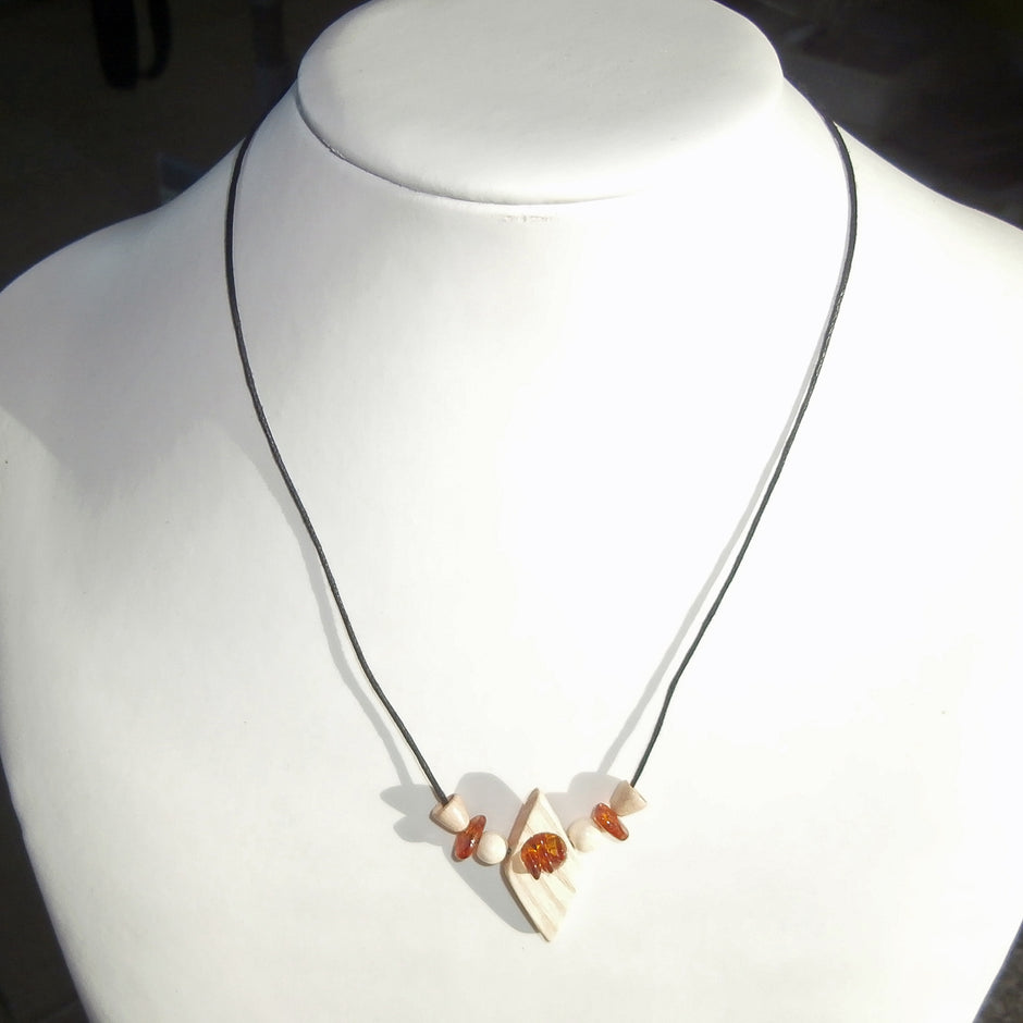 Collier mit 3 Bernsteinen und Holz, einzigartig und natürlich