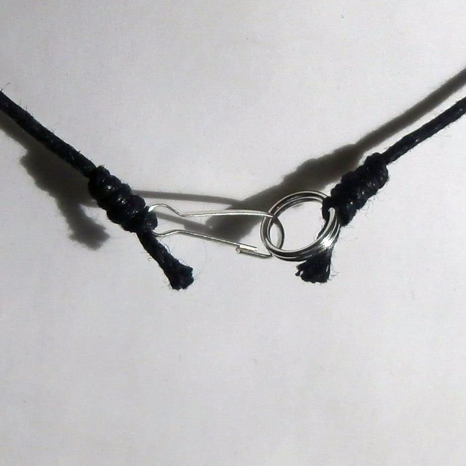 Collier mit 3 Bernsteinen und rautenförmigem Holz