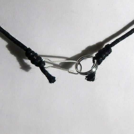 Collier mit 3 Bernsteinen und rautenförmigem Holz