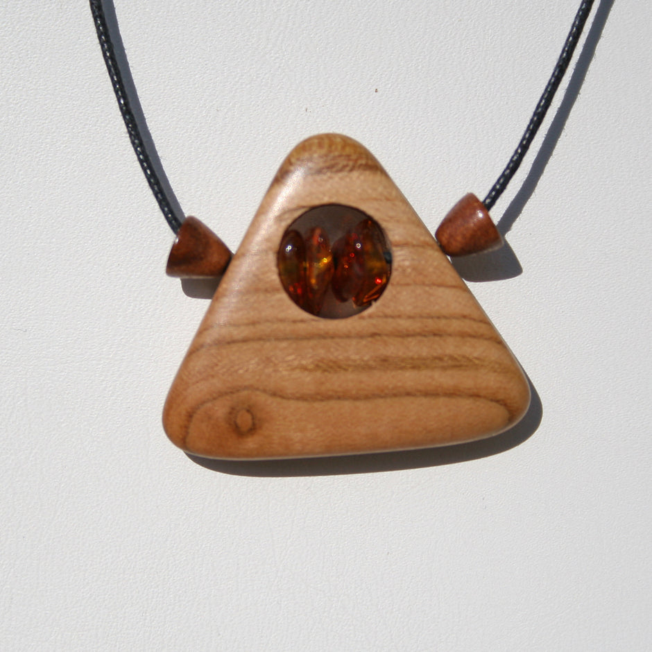 Einzigartiger Ring aus Bernstein und Holz von Rügen