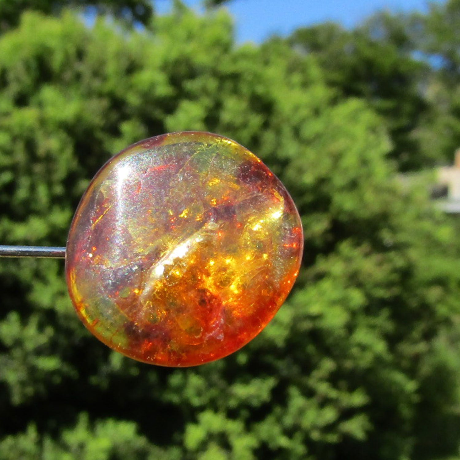 Hutnadel mit Bernstein – maritimes Einzelstück von Rügen