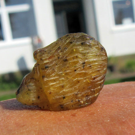 Einzigartiger Igel aus handverlesenem Bernstein