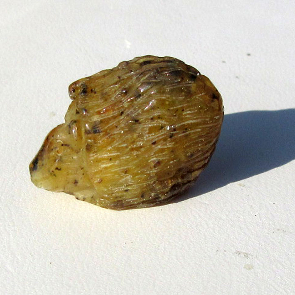 Einzigartiger Igel aus handverlesenem Bernstein