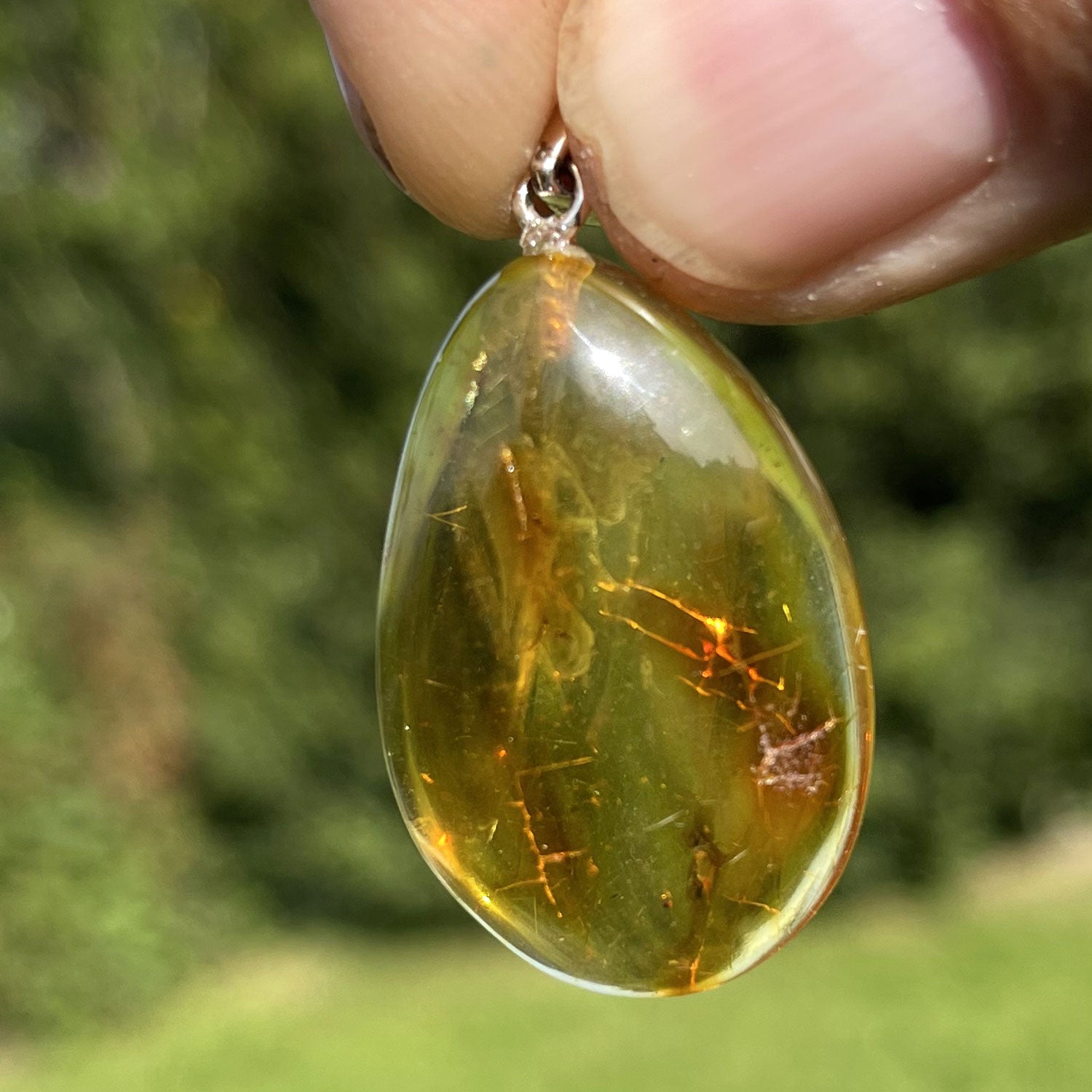 Bernsteinanhänger mit Inklusen – Unikat von der Ostsee-Insel