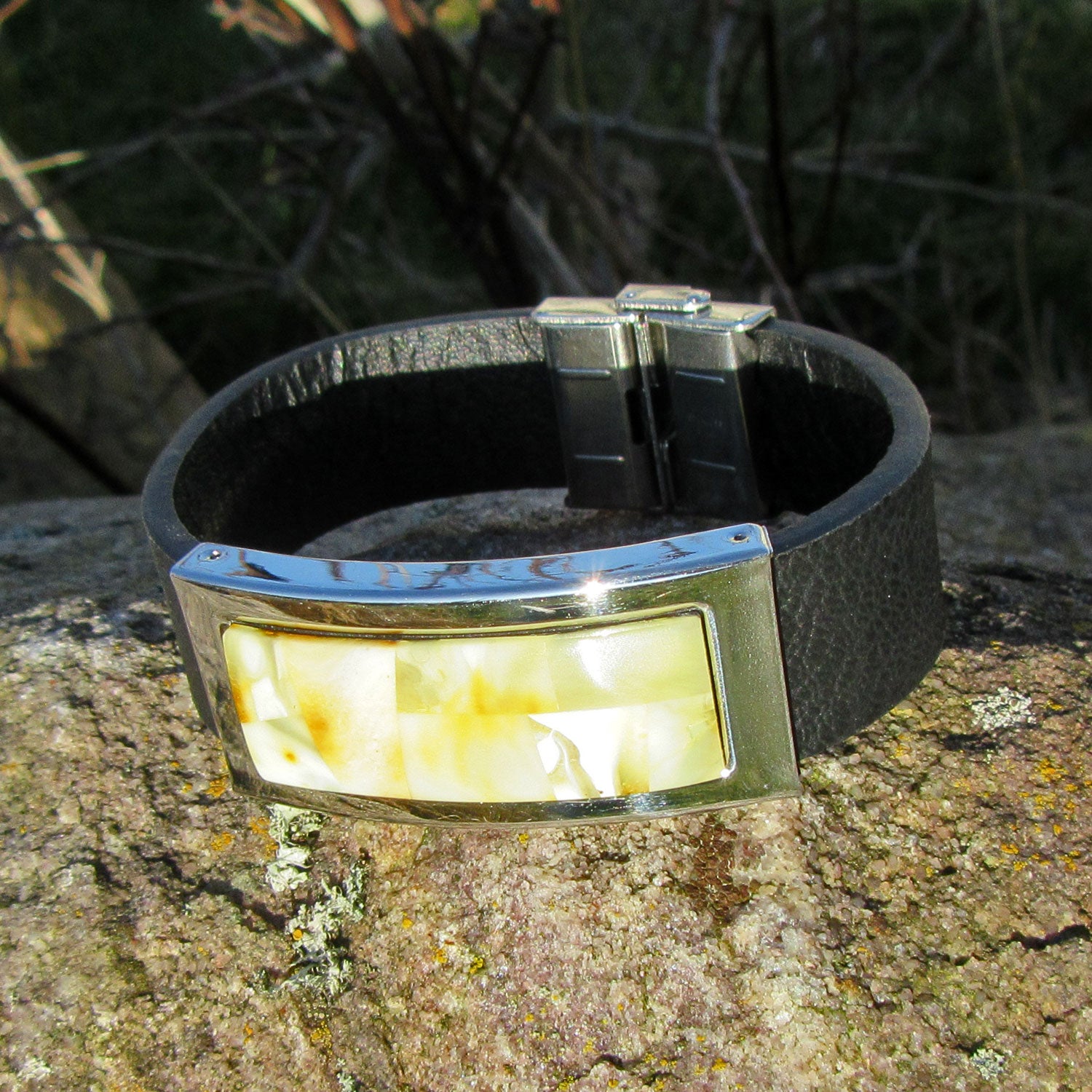 Armband aus Kautschuk mit Bernsteinintarsien, Unikat