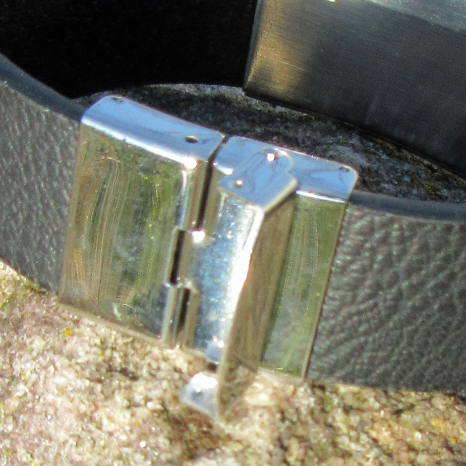 Armband aus Kautschuk mit Bernsteinintarsien, Unikat