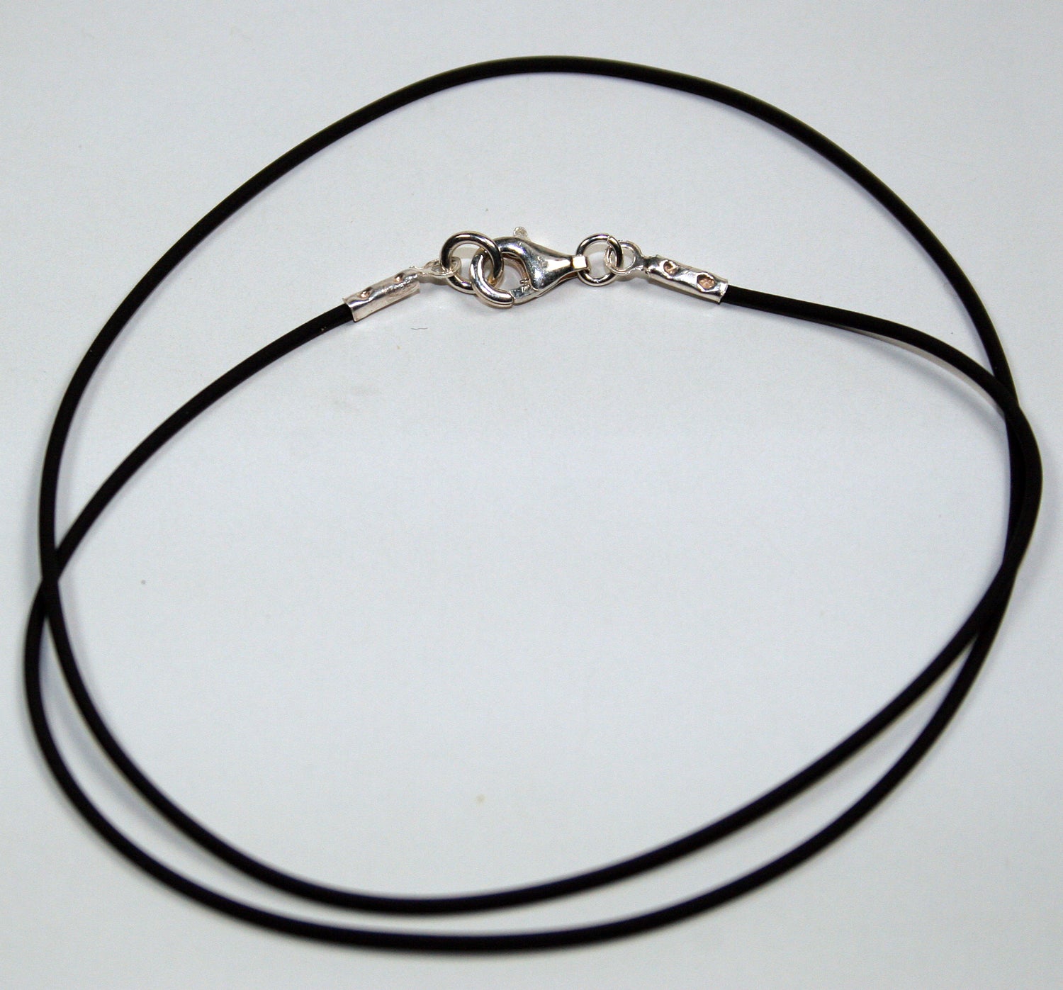 Kautschukcollier 1mm – Flexibel und zeitlos