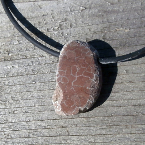 Collier aus rötlicher Kettenkoralle, poliert, beidseitig tragbar