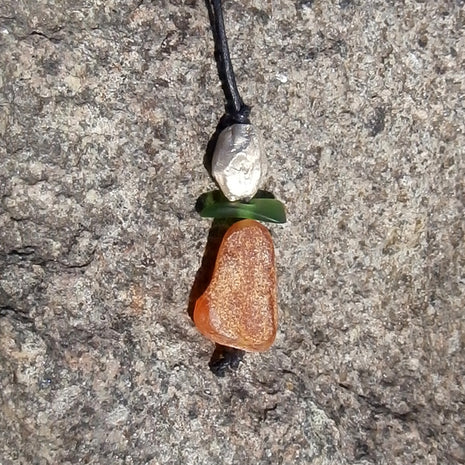 Sommerkette aus unpoliertem Bernstein und Seeglas