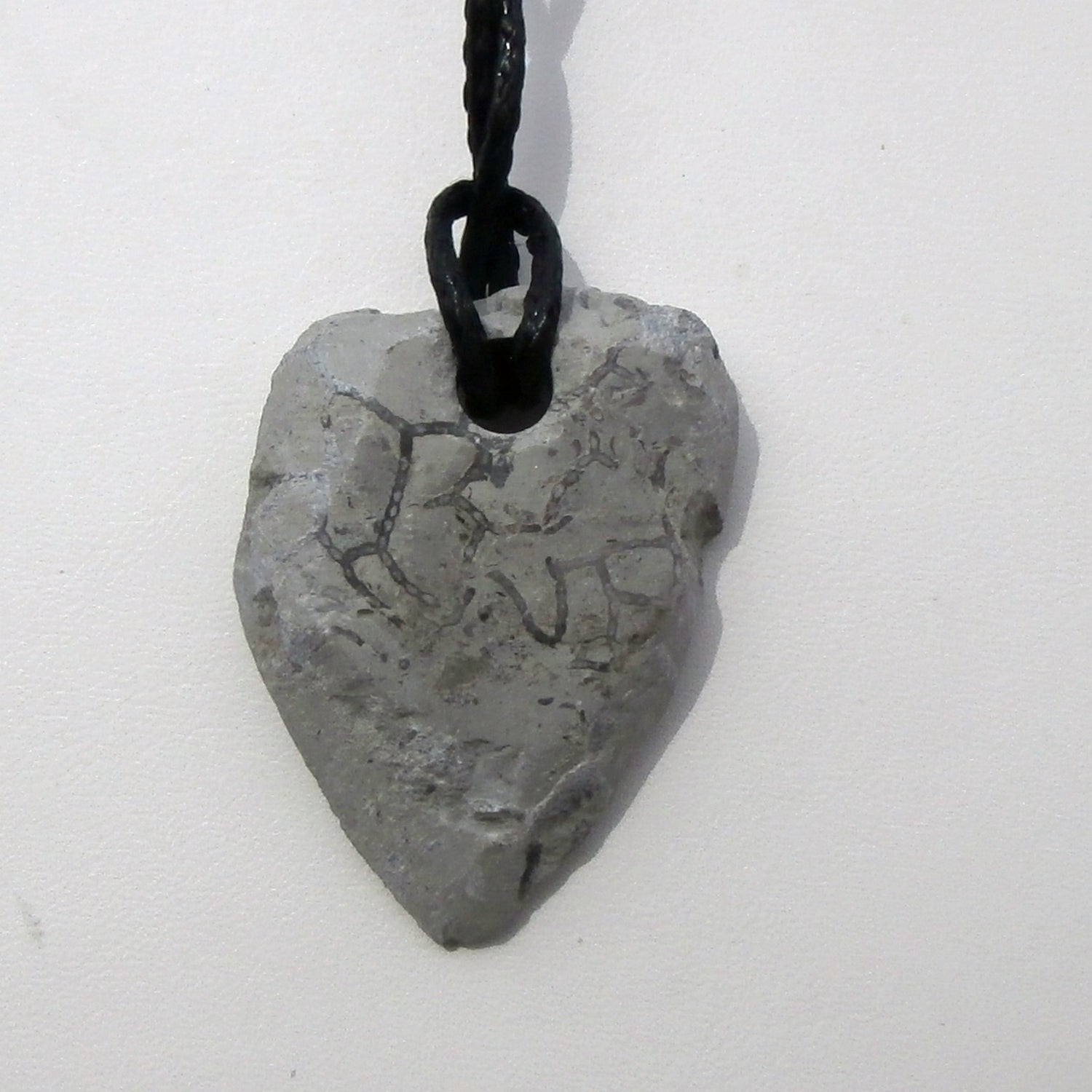 Einzelstück: Anhänger aus polierter Kettenkoralle