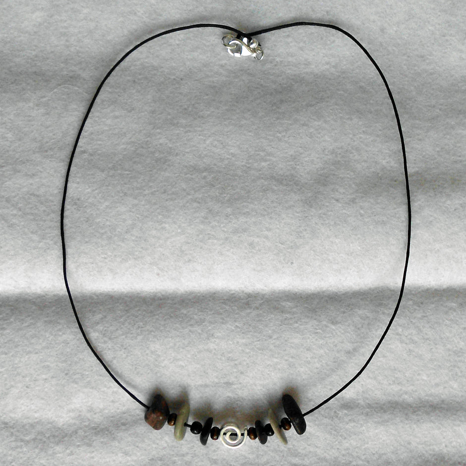 Collier aus Silberspirale und Ostseekieseln, Unikat