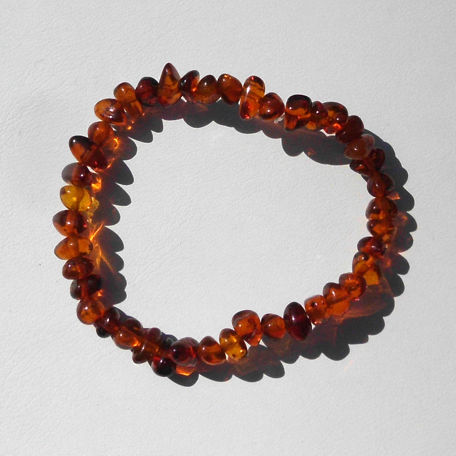 Kognacfarbenes Bernsteinarmband für Kinder, Unikat