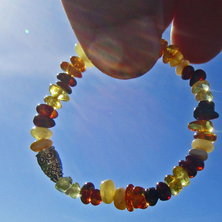 Hochwertiges Kinderarmband aus poliertem Bernstein und Eule oder Elefant