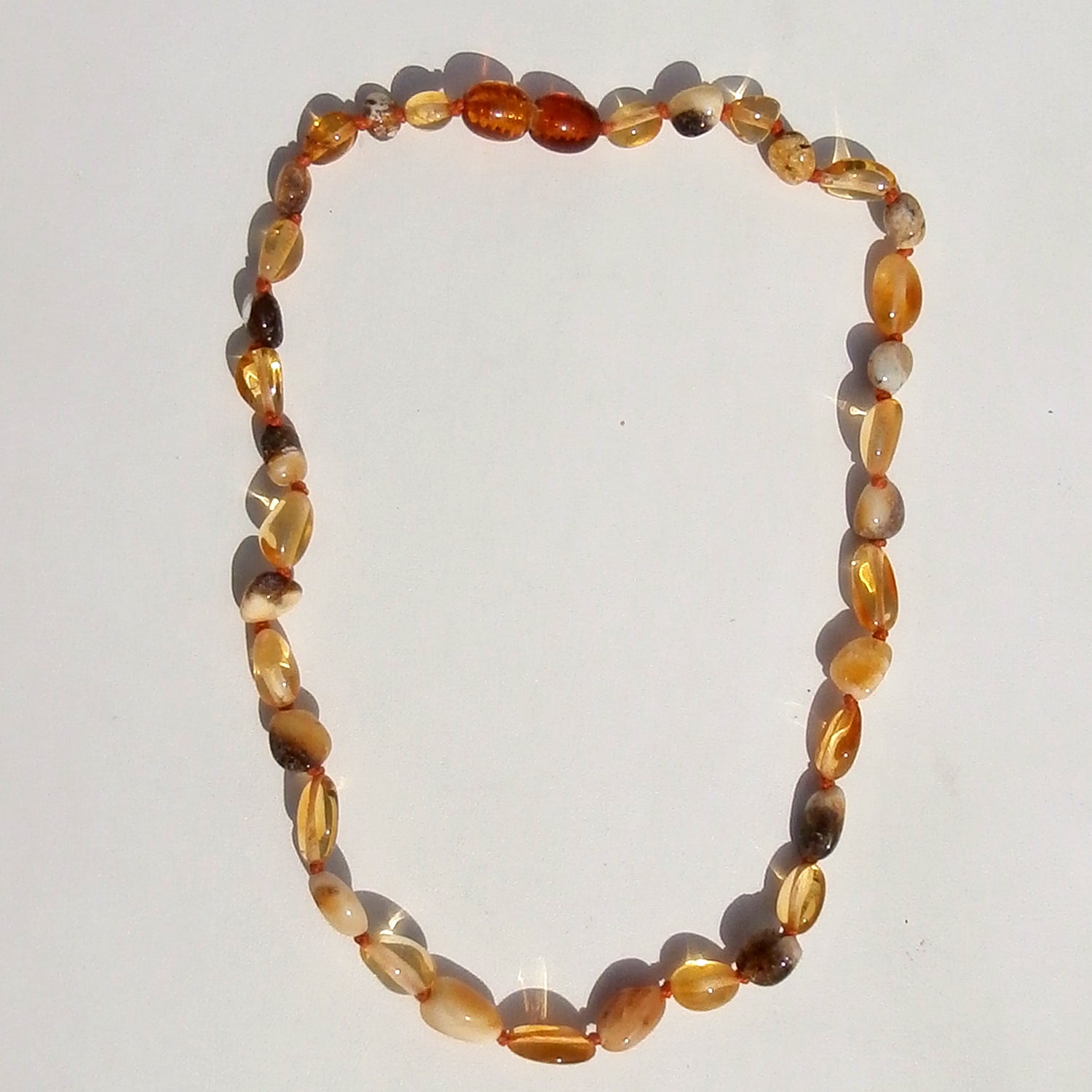 Einzigartige Kinderkette aus poliertem Bernstein, 33 cm