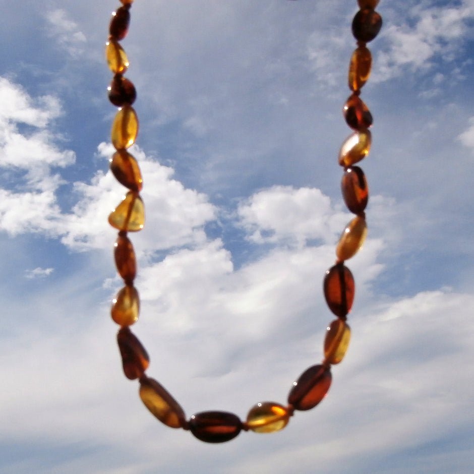 Einzelstück: Kinderkette aus polierten Bernsteinbohnen