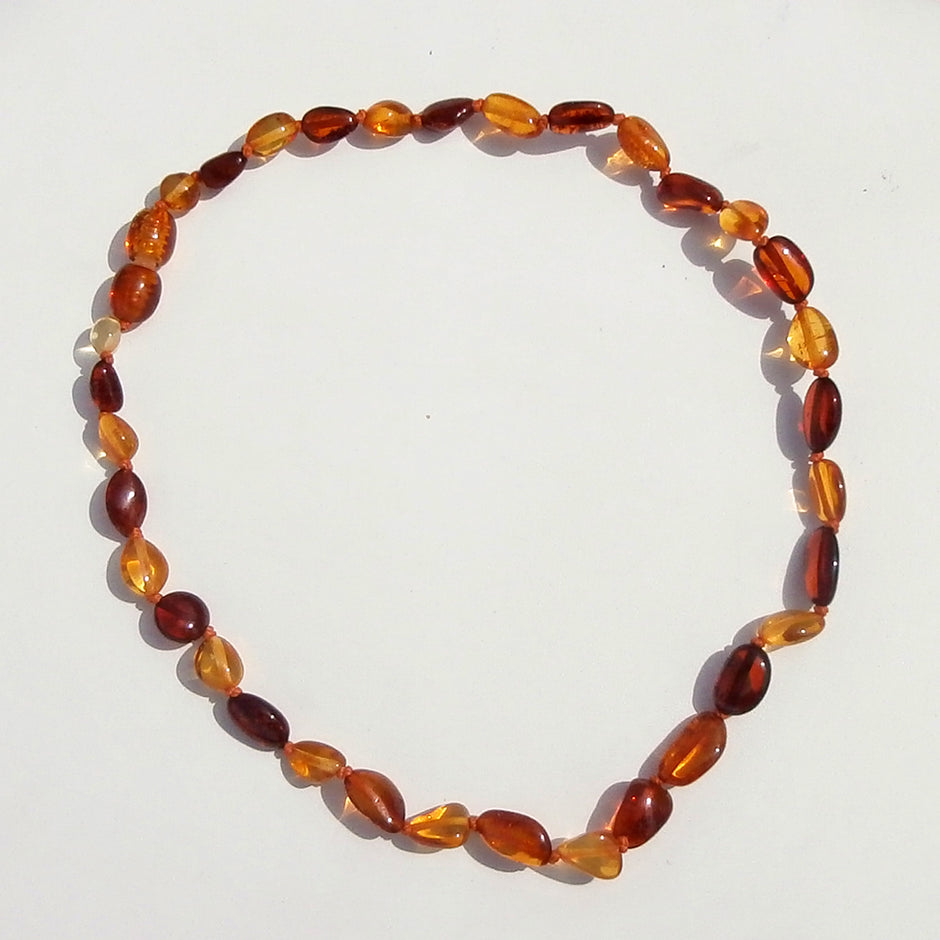 Einzelstück: Kinderkette aus polierten Bernsteinbohnen