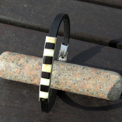 Elegantes Lederarmband mit Bernsteinintarsien, Unikat