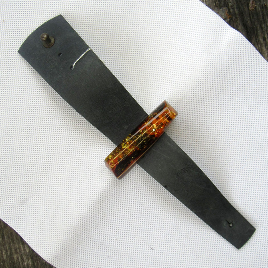 Wunderschönes schwarzes Lederarmband mit einemedlen, poliertenBernstein / SUPER HANDARBEIT !!