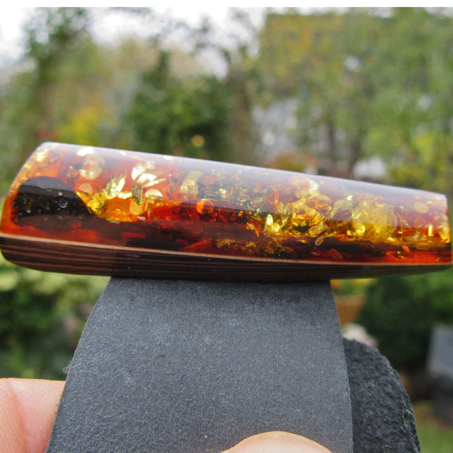 Wunderschönes schwarzes Lederarmband mit einemedlen, poliertenBernstein / SUPER HANDARBEIT !!