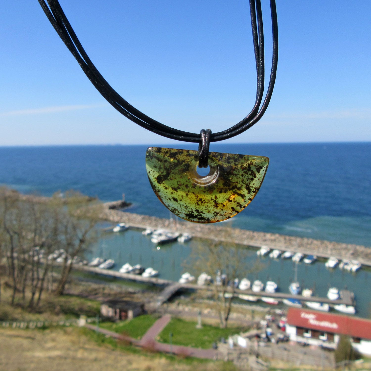 3er Ledercollier mit poliertem Bernstein – Einzelstück