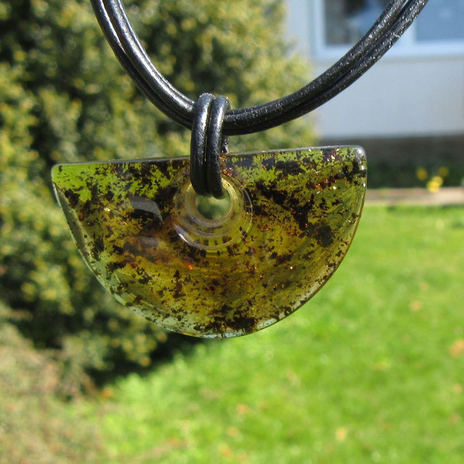 3er Ledercollier mit poliertem Bernstein – Einzelstück