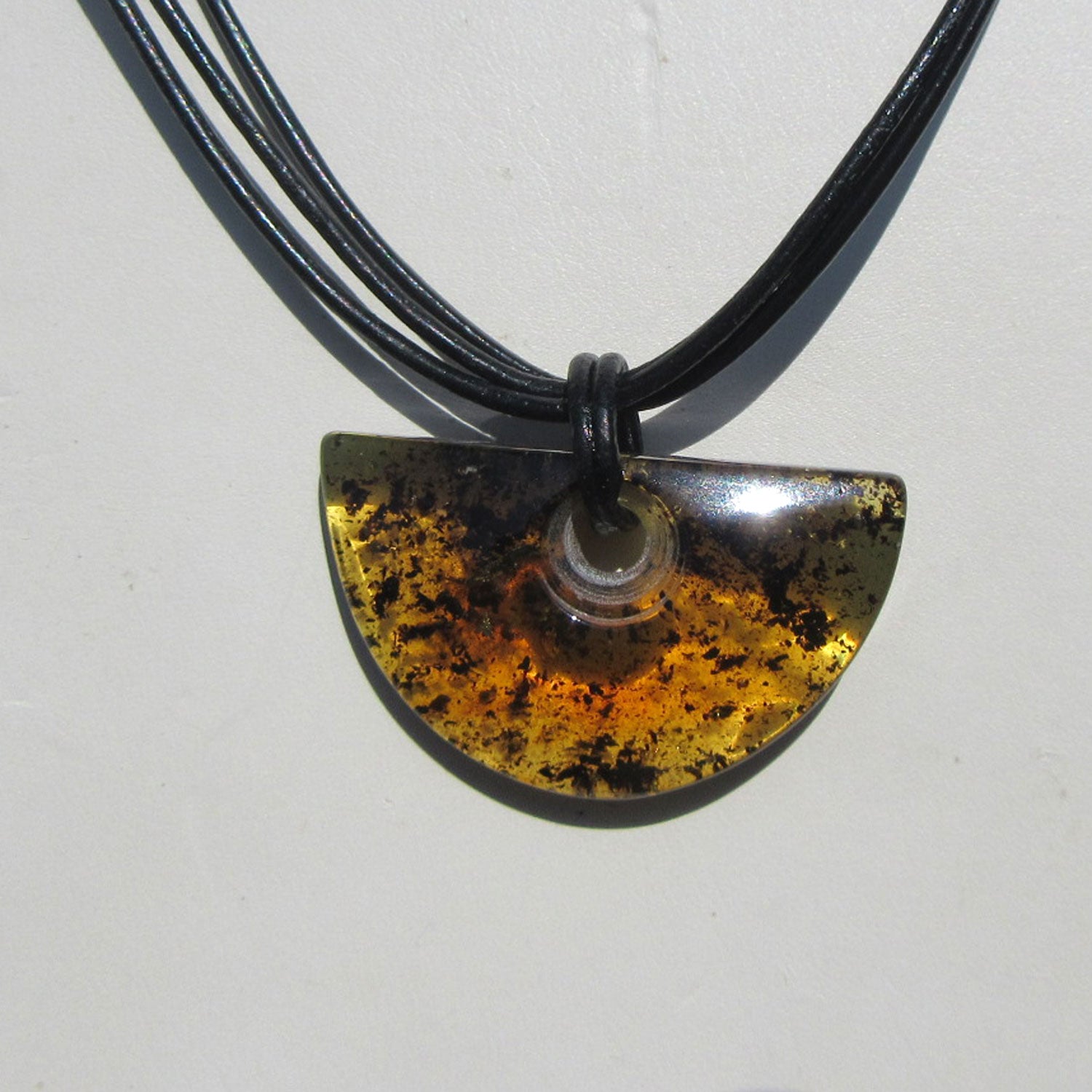 3er Ledercollier mit poliertem Bernstein – Einzelstück