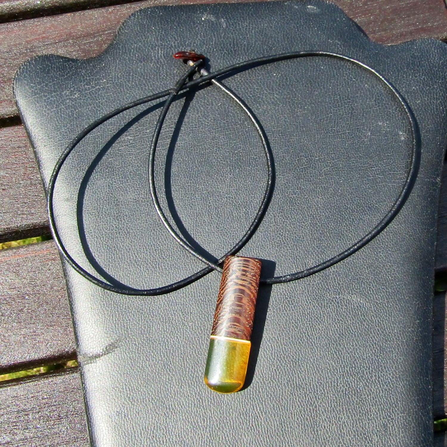 Schönes Collier aus Holz und poliertem Bernstein / UNIKAT !!!