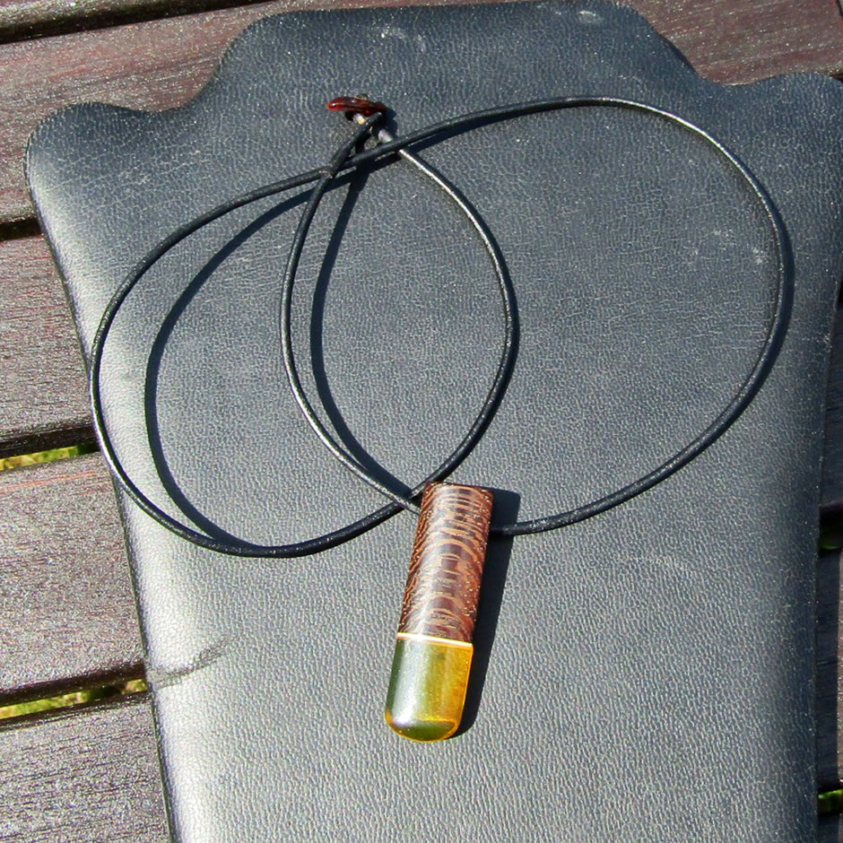 Schönes Collier aus Holz und poliertem Bernstein / UNIKAT !!!