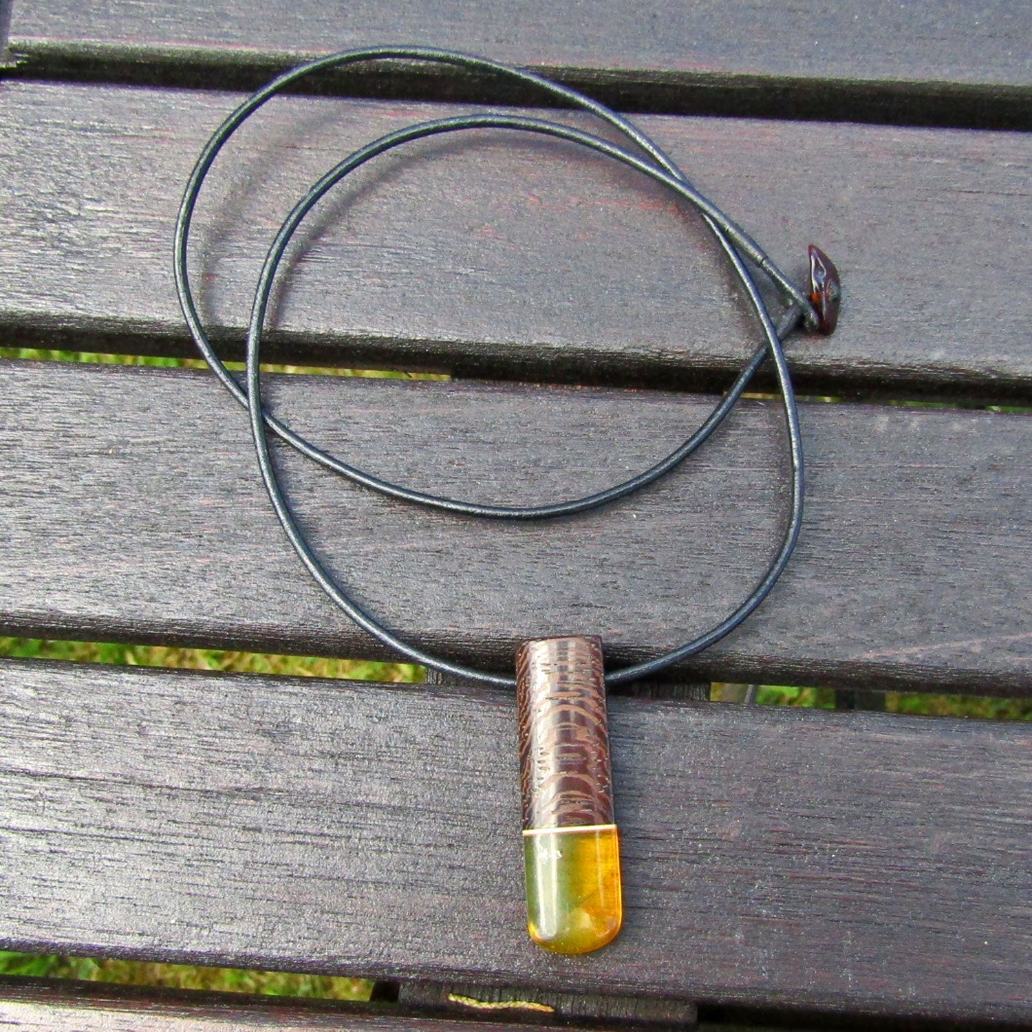 Schönes Collier aus Holz und poliertem Bernstein / UNIKAT !!!