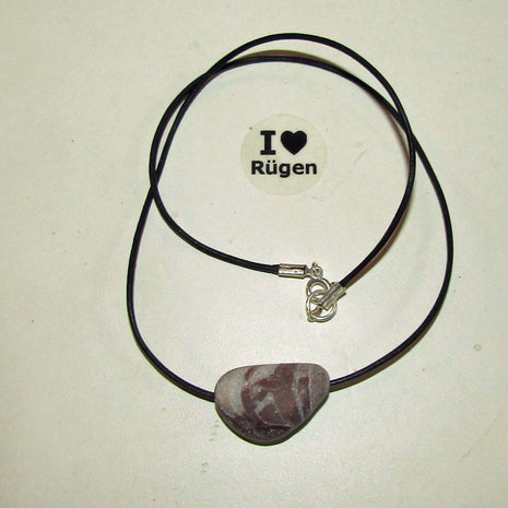 Ledercollier mit rötlichem Orthoceras von Rügen