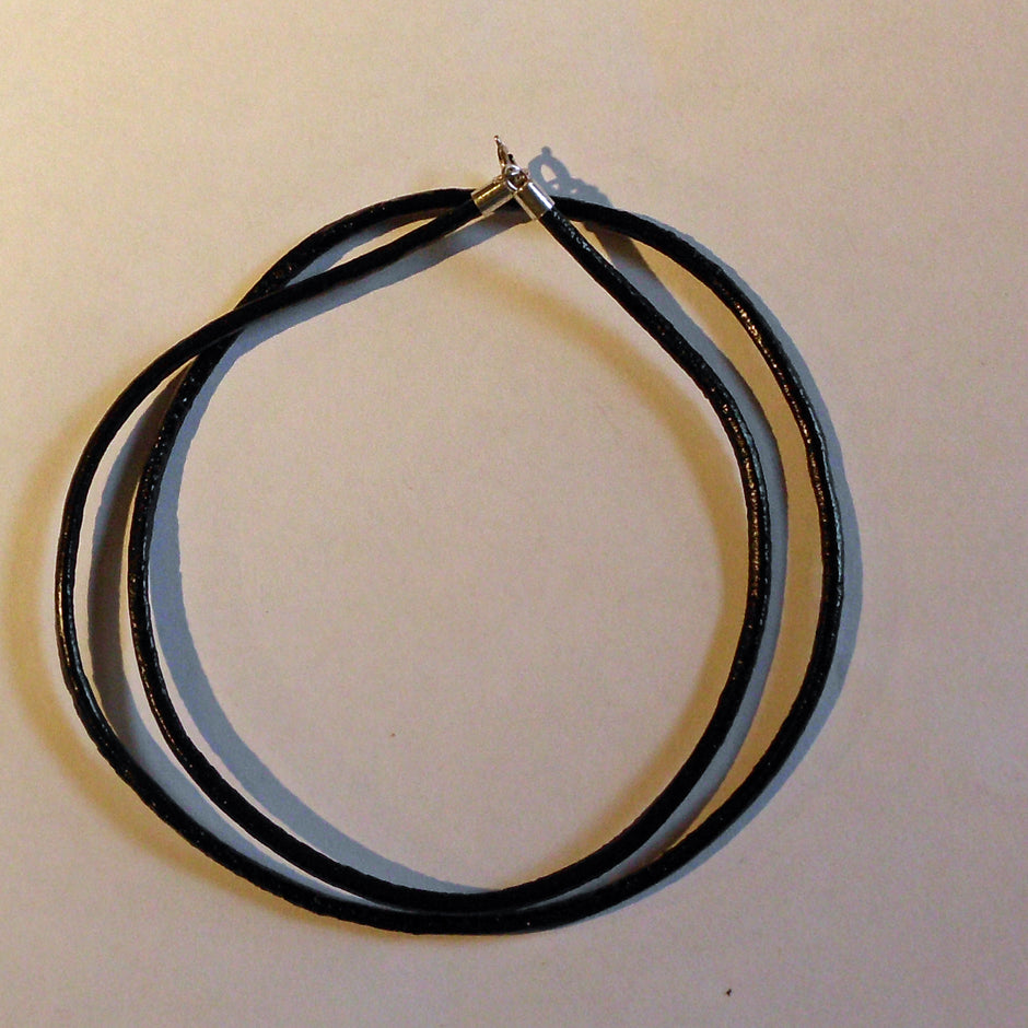 Schwarzes Ledercollier mit Silberschließe, Unikat