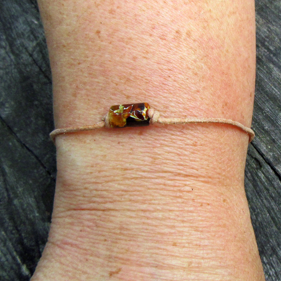 Lederarmband mit polierter Mosaikbernstein-Walze