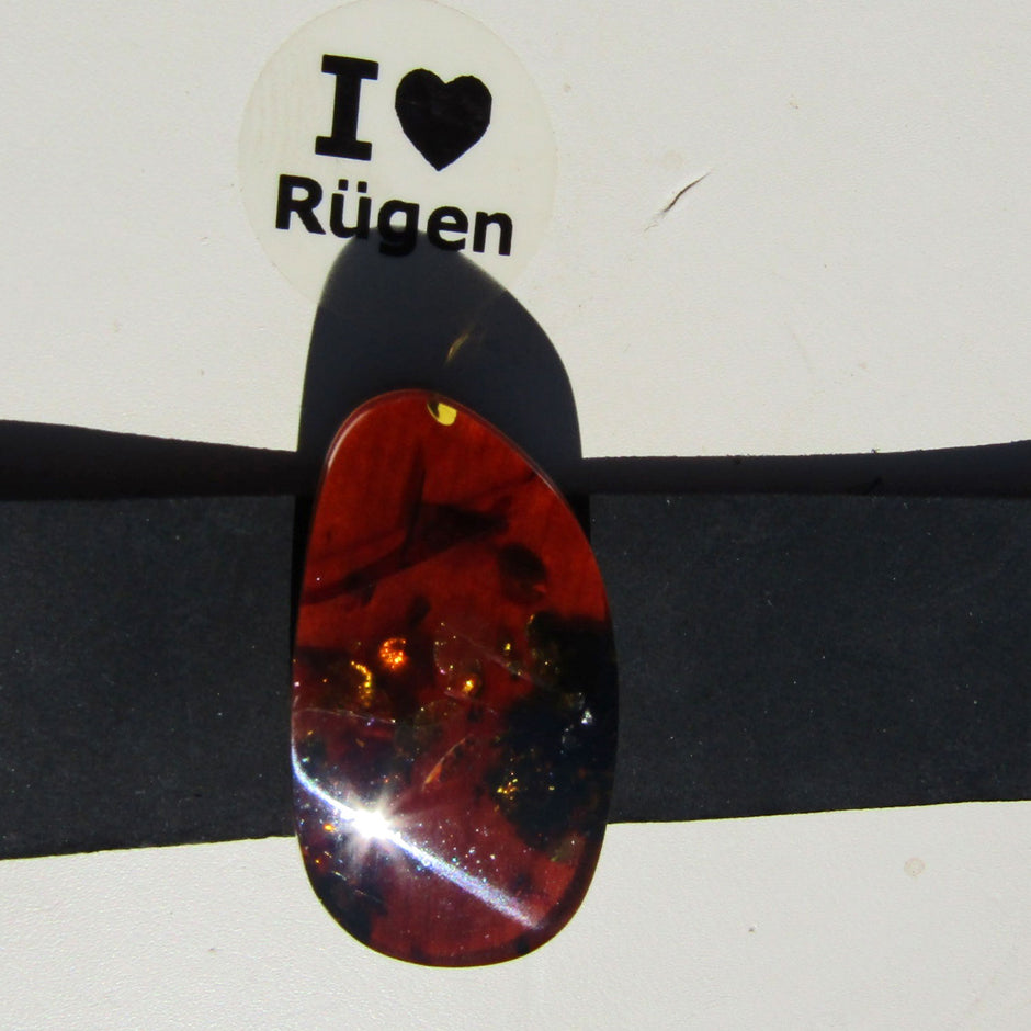 Einmaliges Lederarmband mit poliertem Bernstein