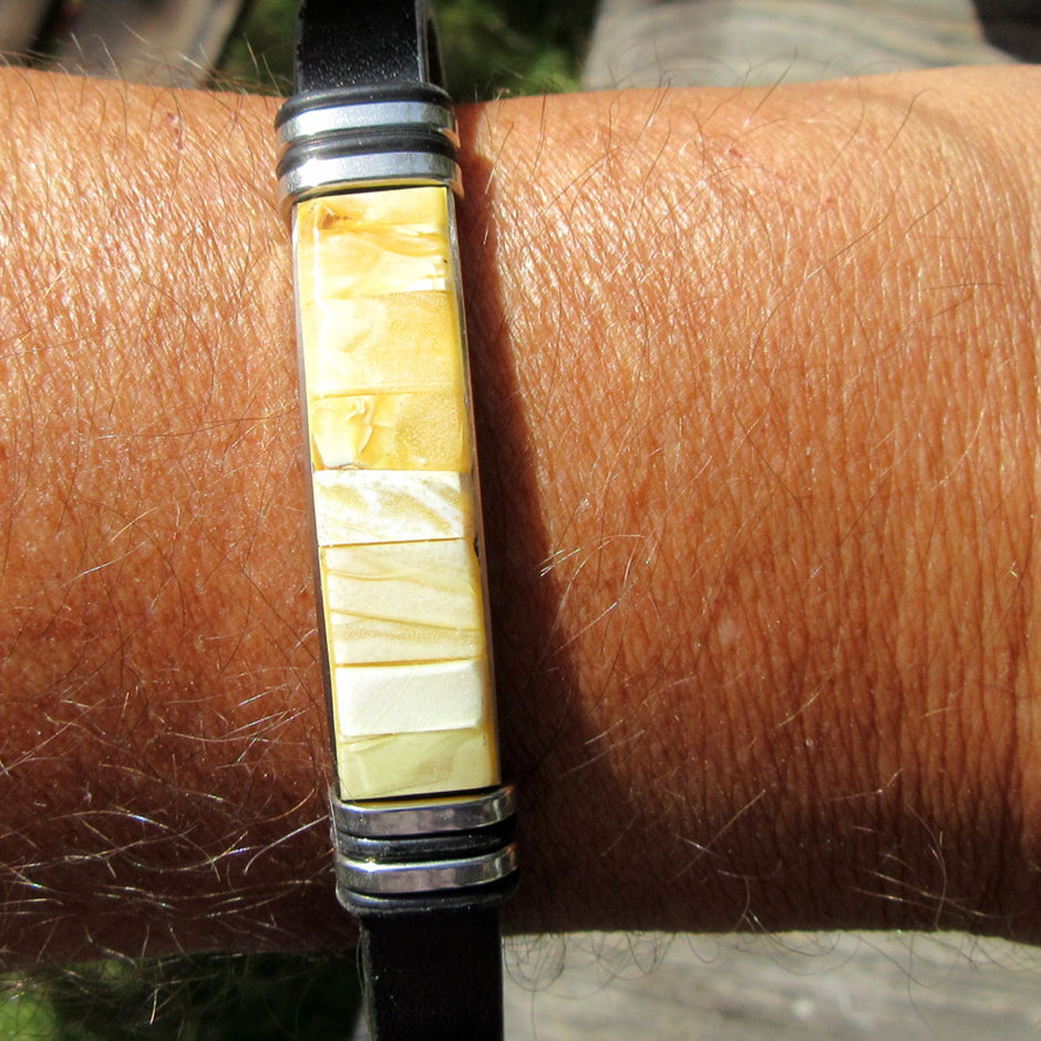 Edles Armband aus Kautschuk mit Bernsteinintarsien