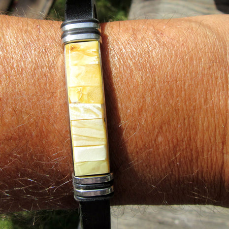 Edles Armband aus Kautschuk mit Bernsteinintarsien
